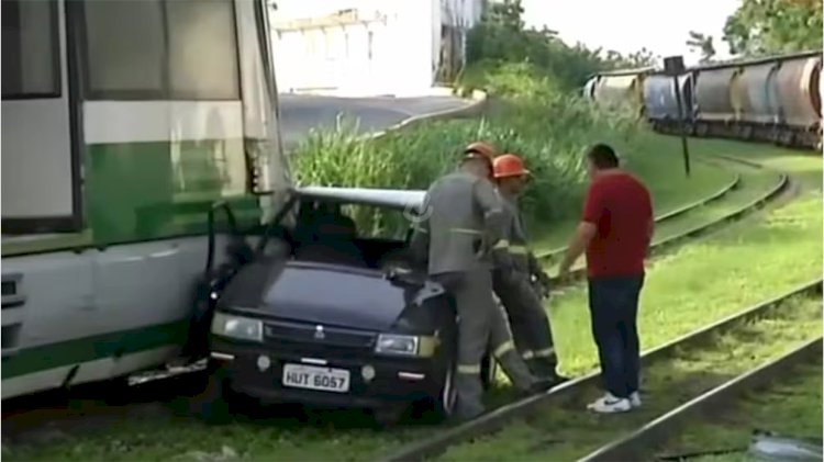 Colisão entre carro e VLT em Sobral deixa idoso ferido em cruzamento movimentado